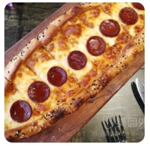 Sausage cheese pizza