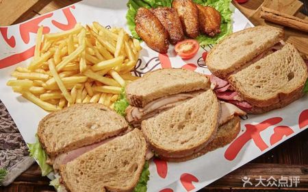 Three-piece sandwich set meal for two