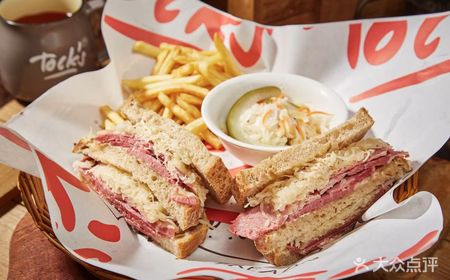 Single signature classic set meal with pickled cabbage and beef set meal
