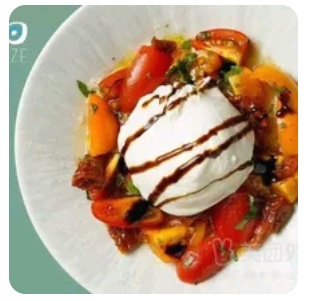 Quinoa Salad with Cherry Tomatoes & Halloumi