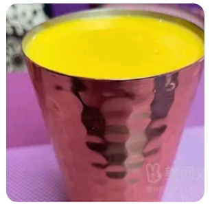Mango lassi